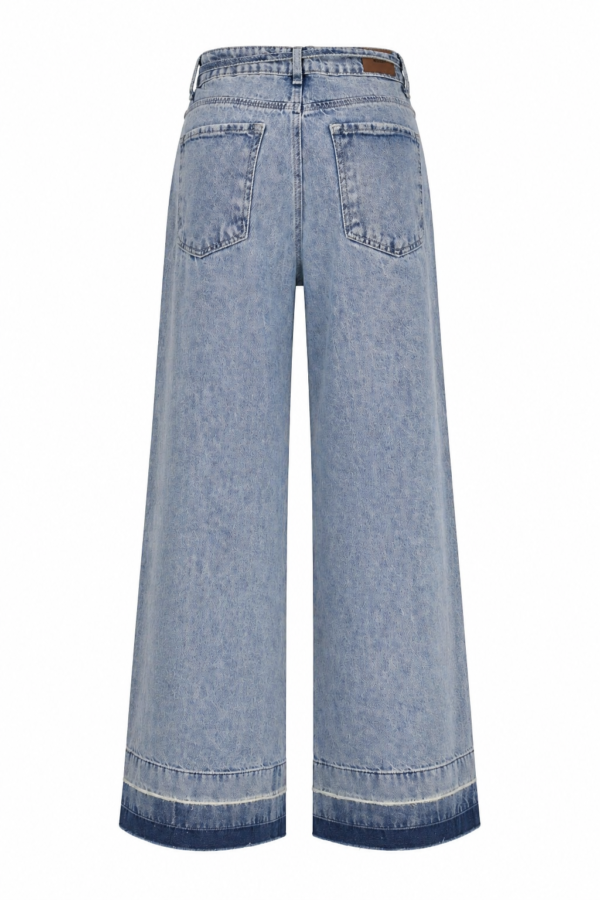 Jeans de pernera ancha con cinturón de lazo en azul claro lavado