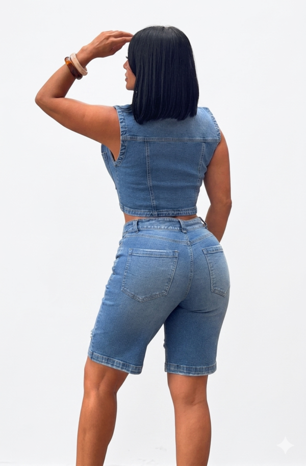 Set Denim Urbano: Chaleco Crop & Bermuda Distressed