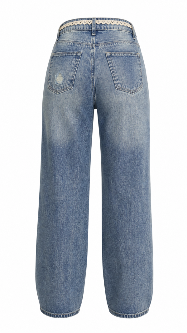 Jean Wide Leg con Cinturón de Encaje y Detalles Distressed