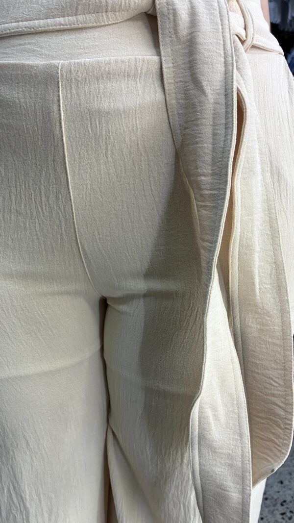 Pantalón Fluido con Cintura Ajustable y Lazo – Beige