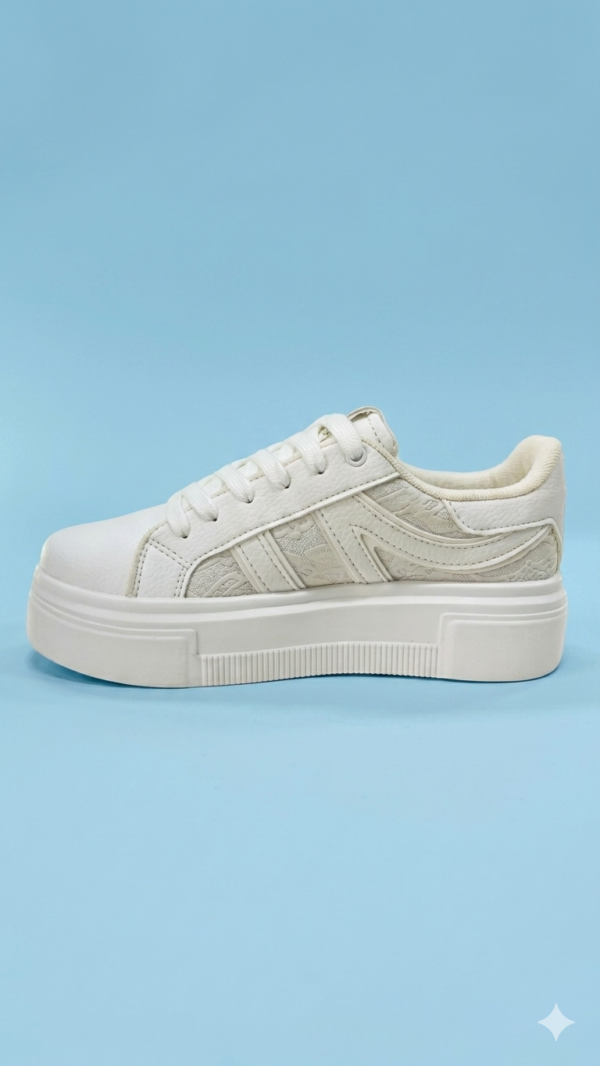 Tenis Chunky Sofala Off-White con Detalles en Encaje