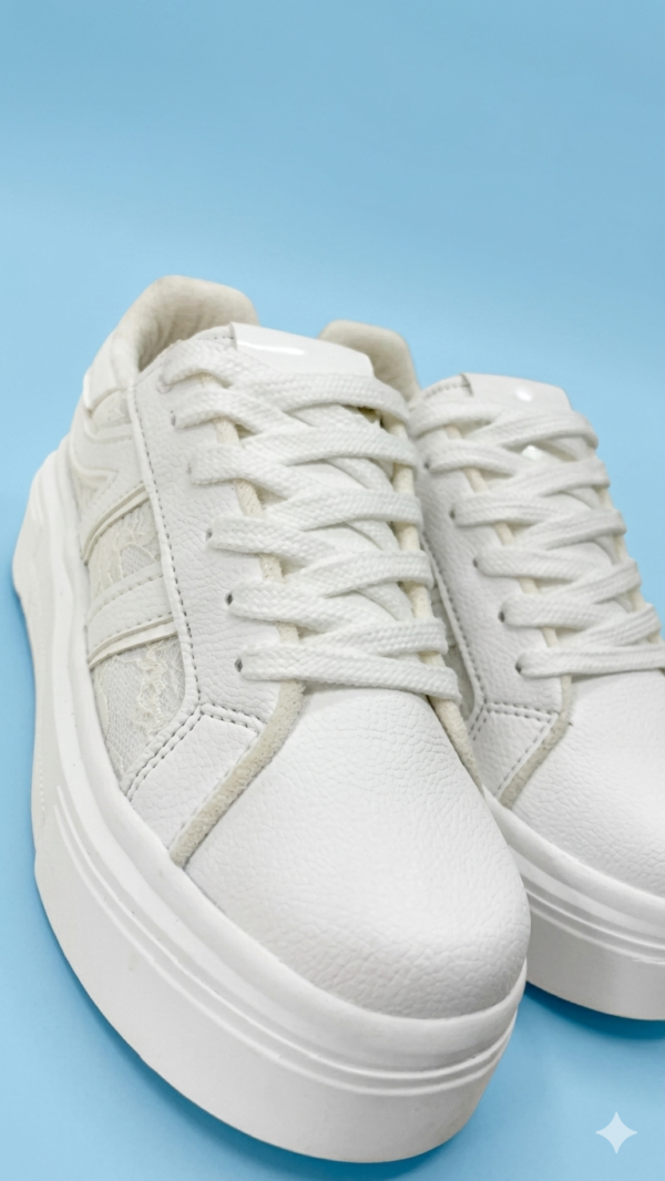 Tenis Chunky Sofala Off-White con Detalles en Encaje