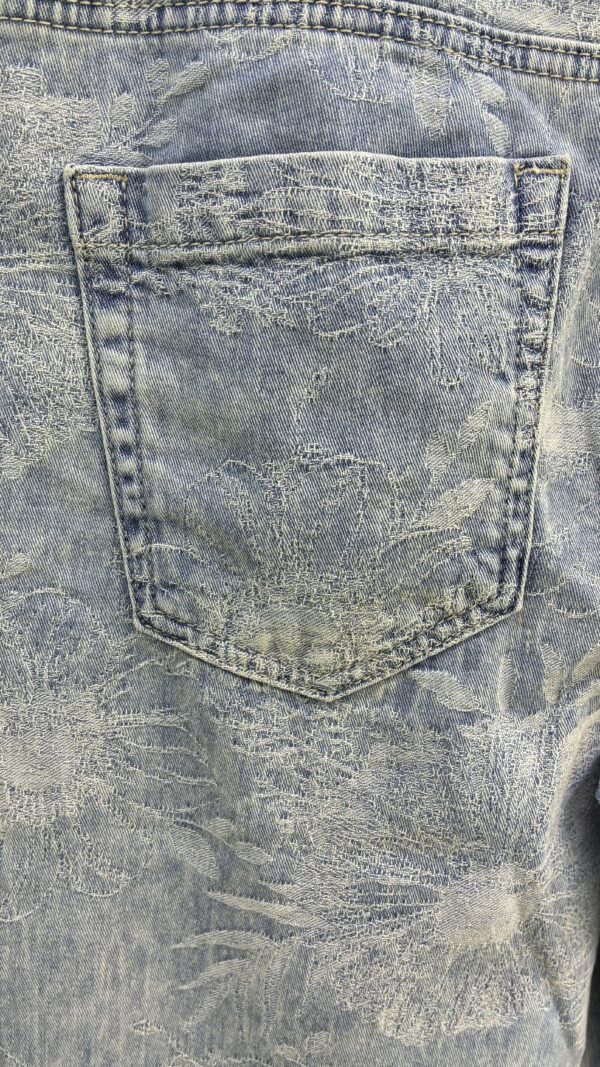 Jean Straight Ushuaia Floral – Denim Celeste Ácido