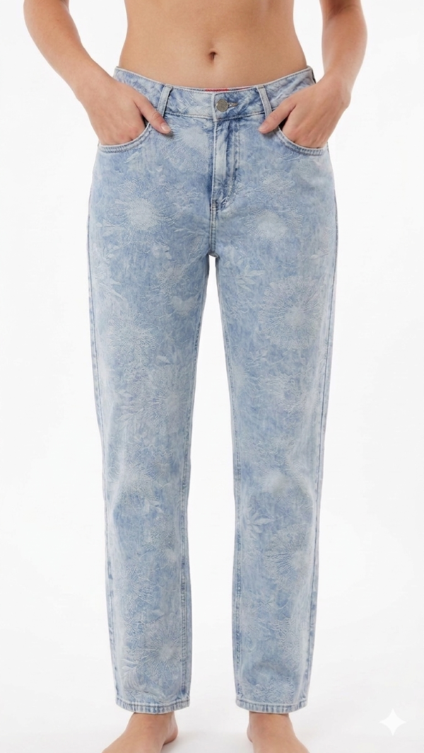 Jean Straight Ushuaia Floral – Denim Celeste Ácido