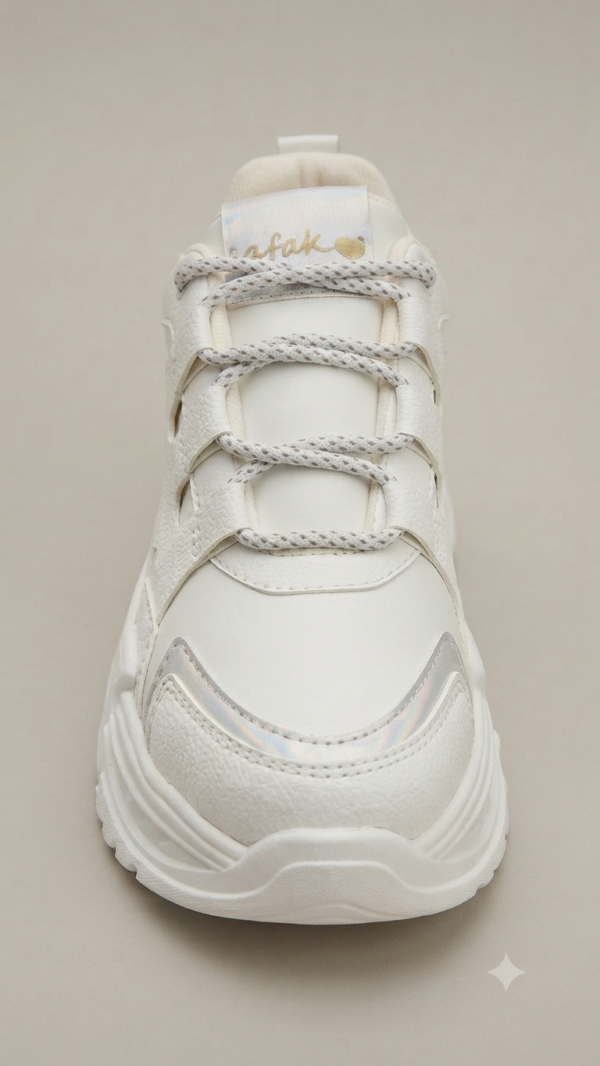 Tenis Chunkys Blancos con Detalles Metalizados y Agujetas Bicolor