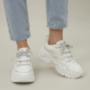Tenis Chunkys Blancos con Detalles Metalizados y Agujetas Bicolor